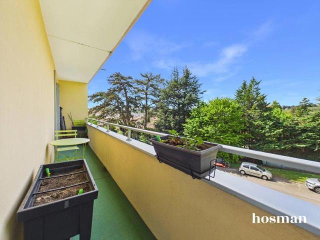 FRANCHEVILLE – T3 Rénové avec Balcon & Vue Dégagée dans Résidence de Standing