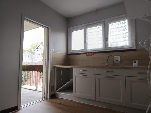 Appartement T3 traversant Est/Ouest avec 2 balcons, park. 66m² Aire sur l'Adour
