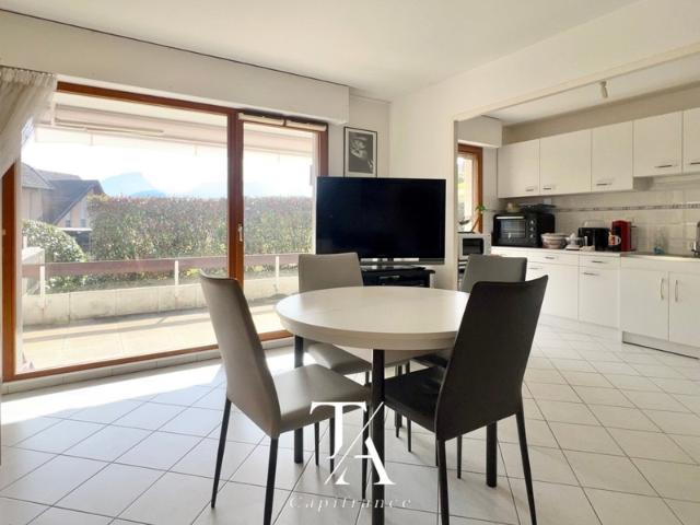 EXCLUSIVITÉ – T3 REZ DE JARDIN LUMINEUX AVEC DOUBLE TERRASSE, GARAGE ÉLECTRIFIÉ & VUE DÉGAGÉE – BASSENS