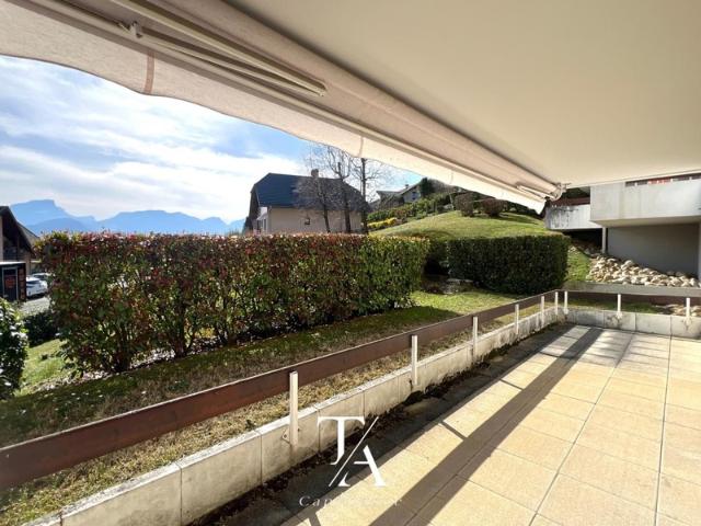 EXCLUSIVITÉ – T3 REZ DE JARDIN LUMINEUX AVEC DOUBLE TERRASSE, GARAGE ÉLECTRIFIÉ & VUE DÉGAGÉE – BASSENS