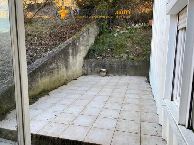 Appartement T3 à louer avec véranda et jardinet