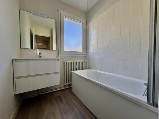 APPARTEMENT T3 A LOUER A LE COTEAU PIMPRENELLES