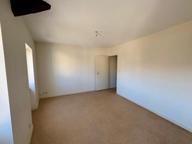 APPARTEMENT T3 A LOUER A NEULISE BOURG