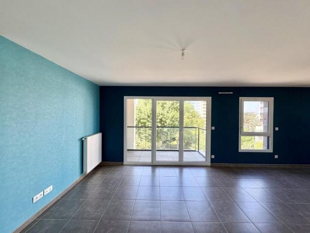 APPARTEMENT T3 A LOUER A ROANNE PLACE DES PROMENADES