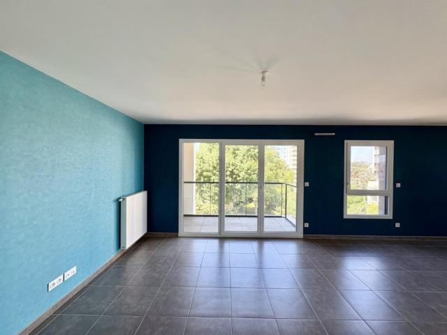 APPARTEMENT T3 A LOUER A ROANNE PLACE DES PROMENADES