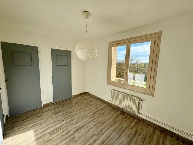 APPARTEMENT T3 A LOUER A RIORGES MAIRIE