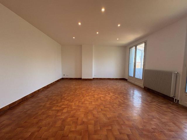 Appartement T3 à louer Béziers Face Médiathèque, 80 m², ascens
