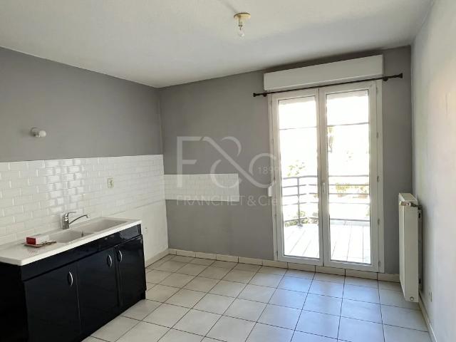 APPARTEMENT T3 A LOUER LYON 3EME ARRONDISSEMENT 67.17 m2 958 € charges comprises par mois