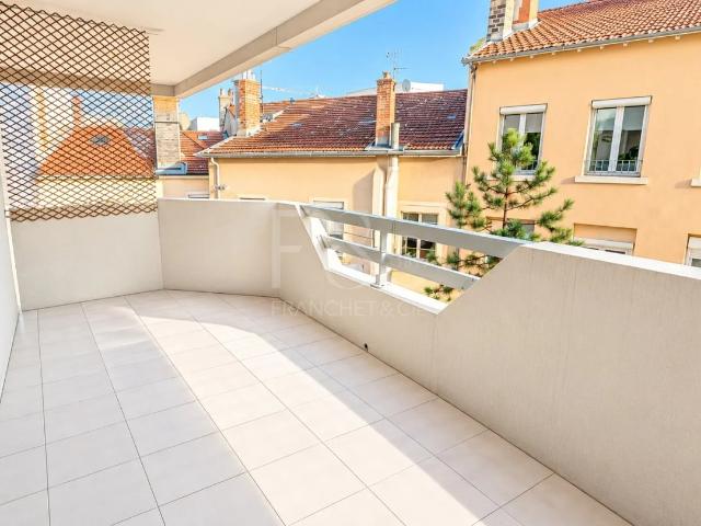 APPARTEMENT T3 A LOUER LYON 3EME ARRONDISSEMENT 78.68 m2 1 200 € charges comprises par mois