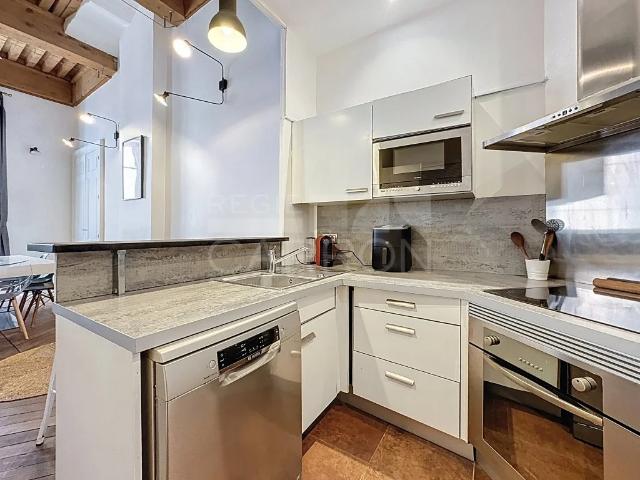 APPARTEMENT T3 A LOUER LYON 2EME ARRONDISSEMENT 145.48 m 2 2 100 €