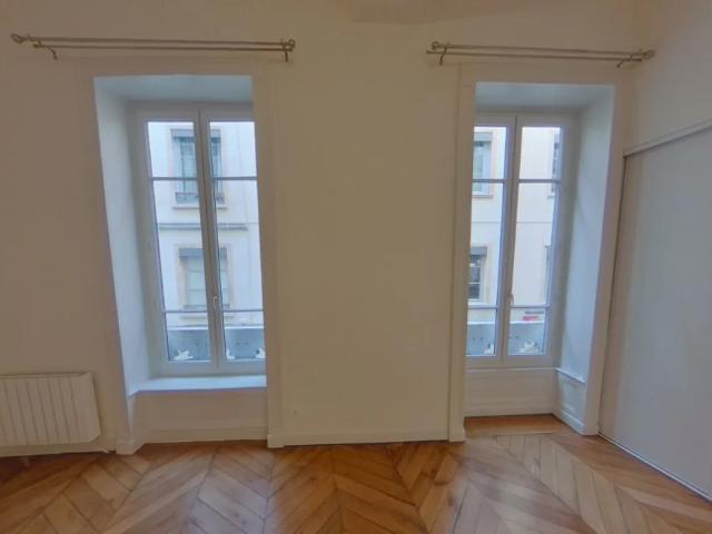 APPARTEMENT T3 A LOUER LYON 2EME ARRONDISSEMENT Bellecour Sala 65.29 m2 1 080 € charges comprises par mois: Immobilier LYON 2EME ARRONDISSEMENT | Agence immobilière à Lyon Galyo