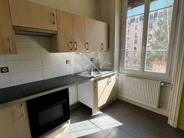 APPARTEMENT T3 A LOUER LYON 7EME ARRONDISSEMENT 88.48 m2 1 341 € charges comprises par mois