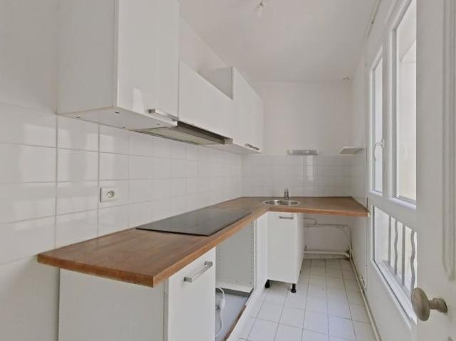APPARTEMENT T3 A LOUER PARIS 15EME ARRONDISSEMENT 60.4 m 1 858 €