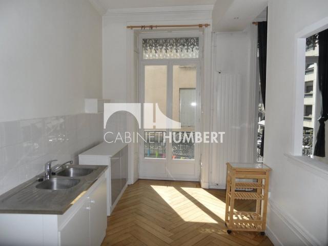 APPARTEMENT T3 A LOUER ST ETIENNE CENTRE VILLE