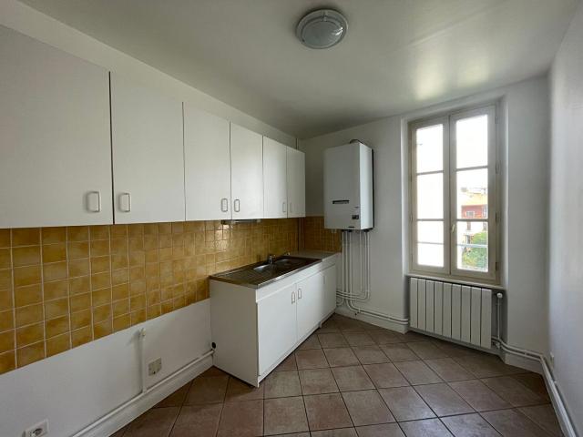 Appartement T3 à proximité de la faculté de lettres / lecoq