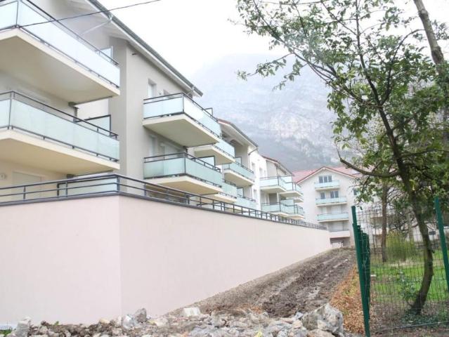 appartement t3 à st egreve ref ges10940066 900 agence delphine teillaud