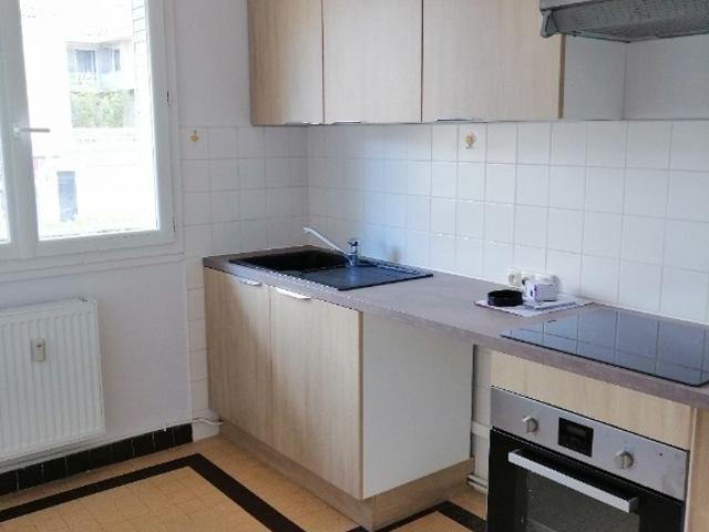 APPARTEMENT T3 AVEC ASCENSEUR Location MONTELIMAR 26200
