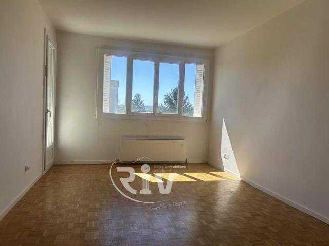 Appartement T3 avec balcon cave et parking 3ème étage Pont Eveque