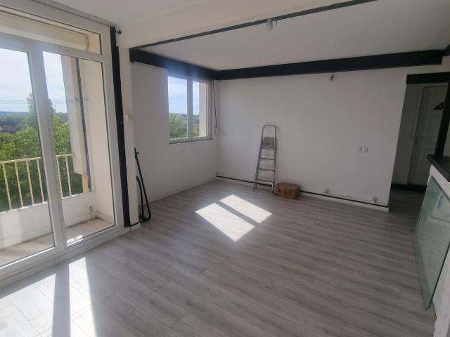 Appartement T3 avec balcon et cave