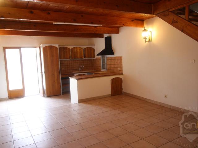 Appartement T3 avec balcon et petit jardin à Rians