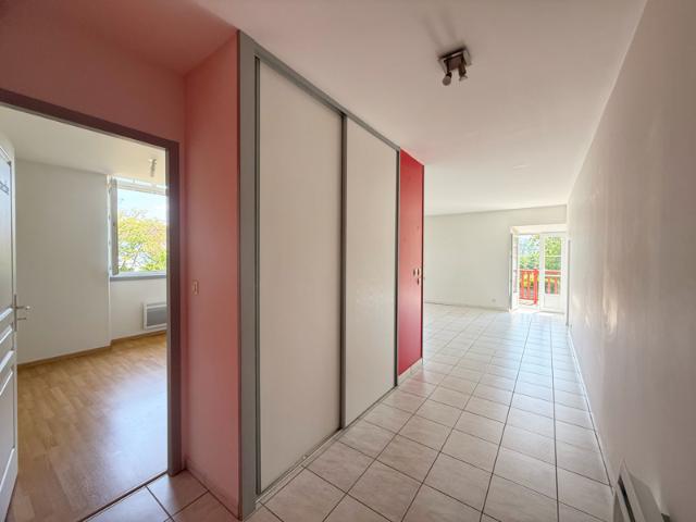 Appartement T3 avec balcon et place de parking