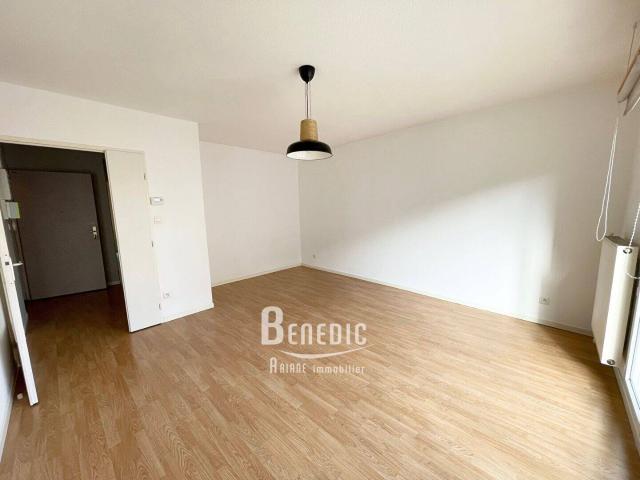 Appartement T3 avec cuisine équipée balcon / Rue de la Garenn