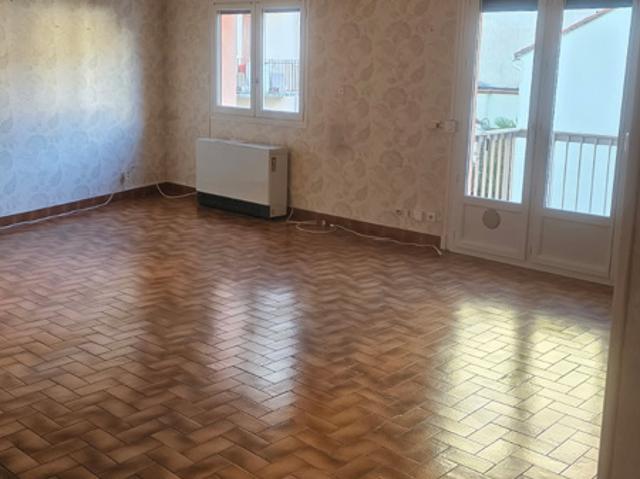 Grand T3 lumineux avec balcon, garage et cave au coeur d'Amél