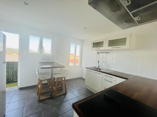 APPARTEMENT T3 AVEC CAVE ET PLACE DE STATIONNEMENT