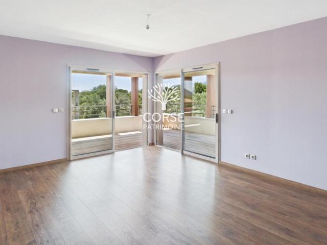 Appartement T3 avec grande terrasse couverte