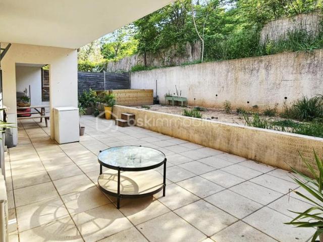 Appartement T3 avec grande terrasse La Valentine