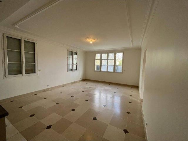 Appartement T3 avec parking à MENNECY