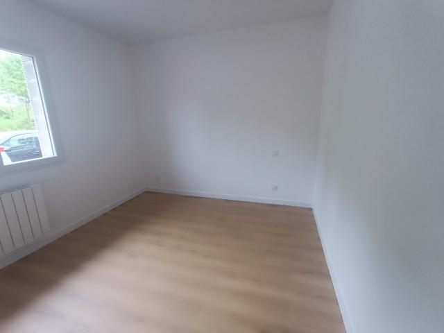 APPARTEMENT T3 AVEC TERRASSE AU CALME D'OSSES