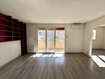 APPARTEMENT T3 AVEC TERRASSE À 2 PAS DU CENTRE VILLAGE SAI