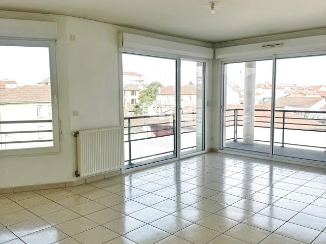 Appartement T3 avec terrasse et garage