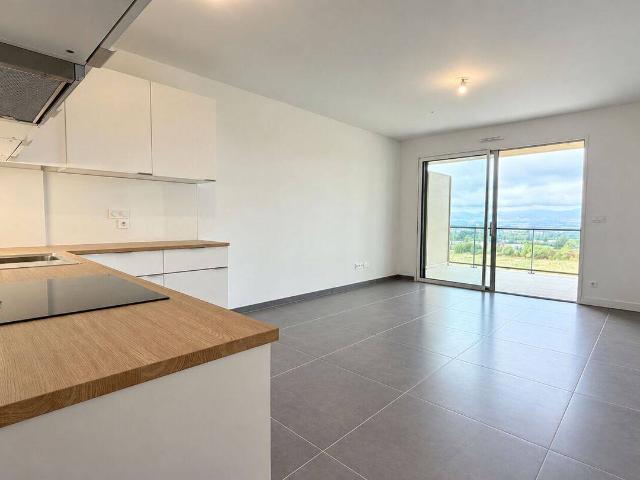 Appartement T3 avec terrasse et garage Centre de Saint Didier