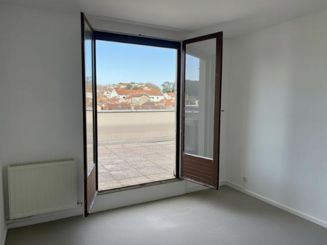 Appartement T3 avec terrasse et garage Centre ville de Cahors