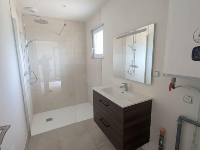 Appartement T3 avec terrasse et parking à LUNEL