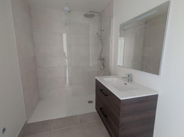 Appartement T3 avec terrasse et parking LUNEL