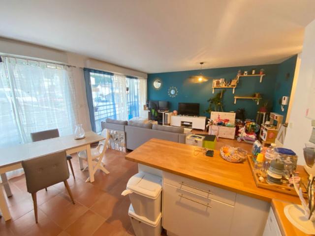 Appartement T3 avec terrasse et parkingSimiane Collongue