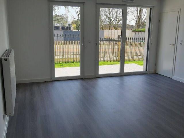 APPARTEMENT T3 AVEC TERRASSE + JARDINET + 2 PLACES DE PARKING