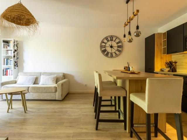 Appartement T3 avec terrasse. vue forêt et 2 parkings