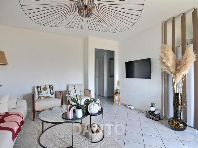 Appartement T3 avec une place de stationnement extérieure
