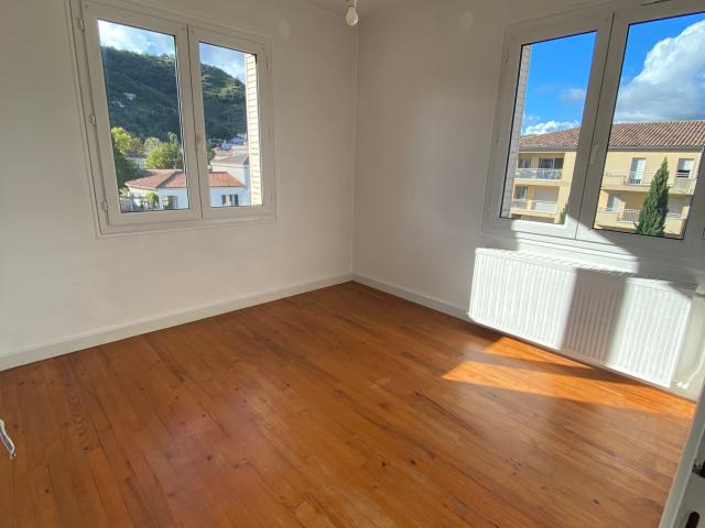 APPARTEMENT T3 + BALCON + CAVE A TOURNON SUR RHONE SUD