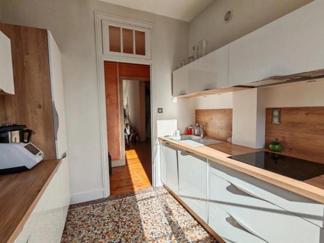 Appartement T3 bis avec balcon, cave et garage