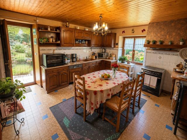 APPARTEMENT T3 BIS REZ DE JARDIN DE 84M2 AVEC 240M2 DE JARDIN ET GARAGE DE 38M2 ET CAVE DE 25M2