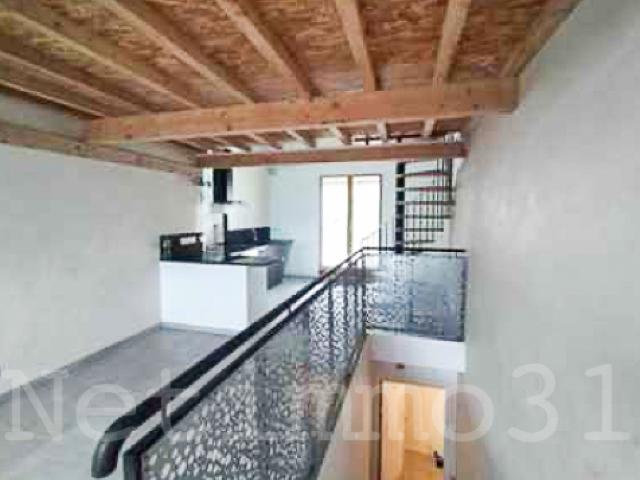 Appartement T3 complètement rénové avec balcon Nous Contacter