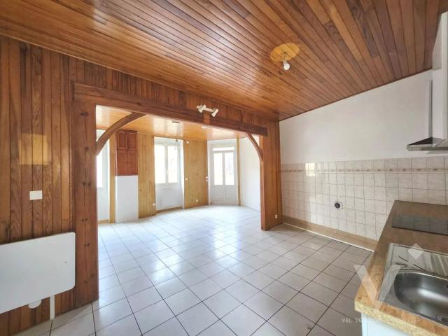 Appartement T3 de 63 m² au Bourg d' Unieux