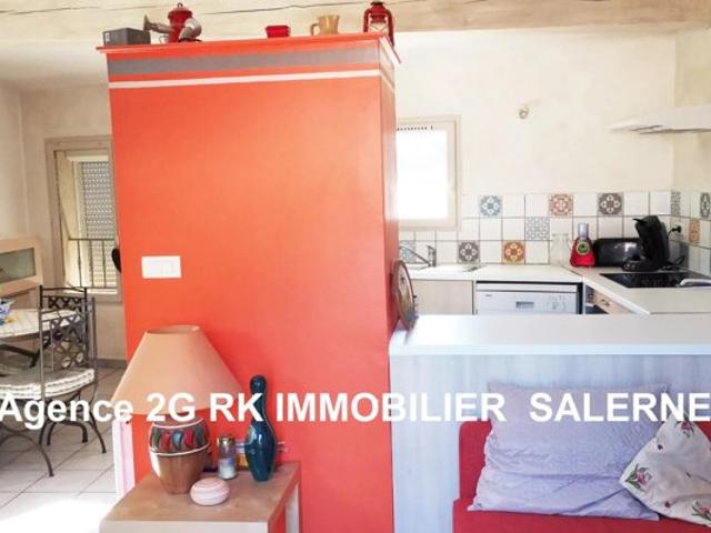 Appartement T3 de 70 m² + terrasse. Immeuble centre Salernes