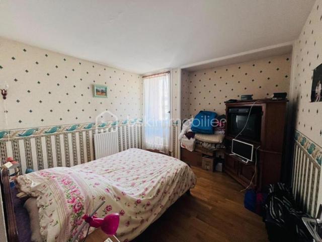Appartement T3 de 78 m² avec terrasse, parking et fort potentiel – Proche gare et commodités