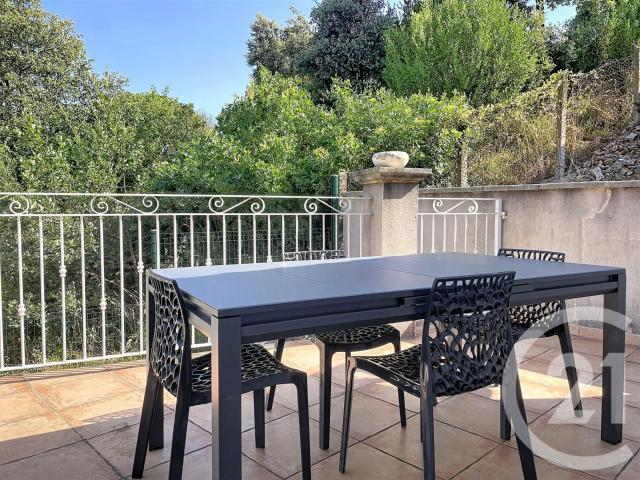 Appartement T3 de 86 m² avec terrasse, cave et stationnement. 85m² Bagnols sur Cèze